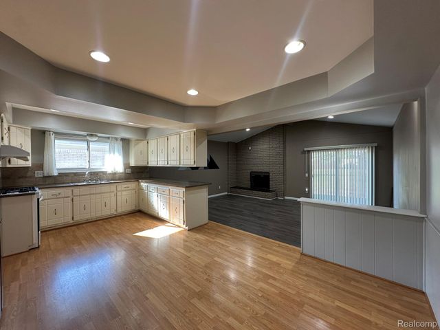 3217 Barton Drive, Sterling Heights, MI 48310