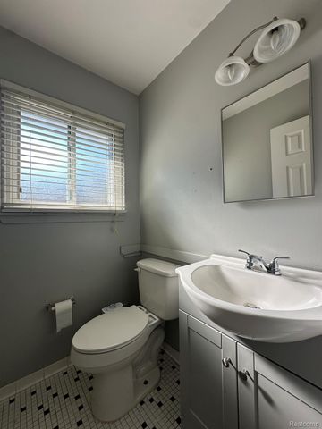 3217 Barton Drive, Sterling Heights, MI 48310