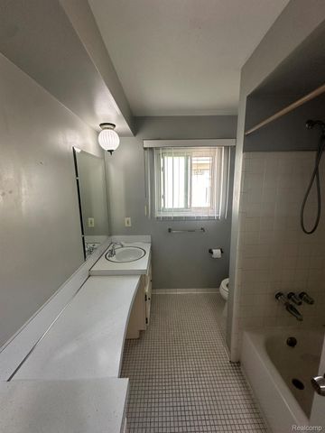 3217 Barton Drive, Sterling Heights, MI 48310