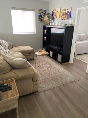 20439 NW 9th Ct, Miami, FL 33169