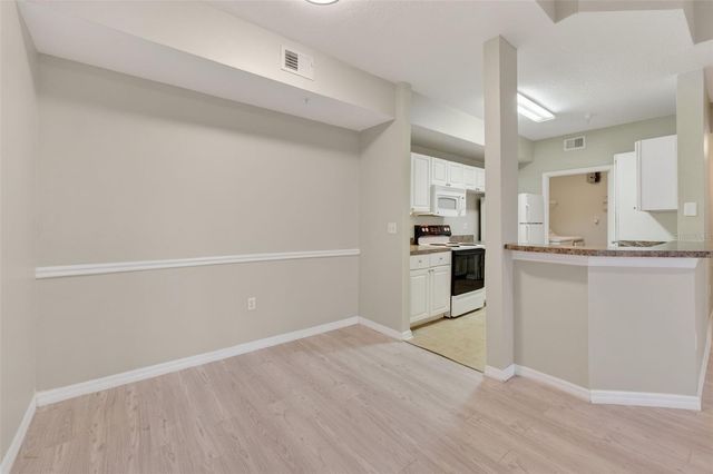 5572 METROWEST BOULEVARD 304, Orlando, FL 32811