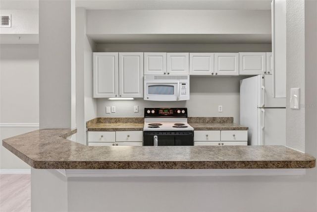 5572 METROWEST BOULEVARD 304, Orlando, FL 32811