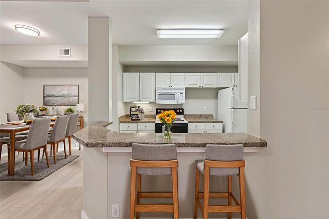 5572 METROWEST BOULEVARD 304, Orlando, FL 32811