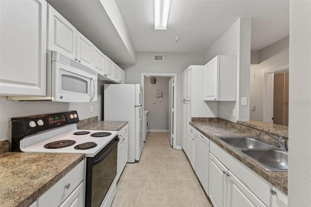 5572 METROWEST BOULEVARD 304, Orlando, FL 32811