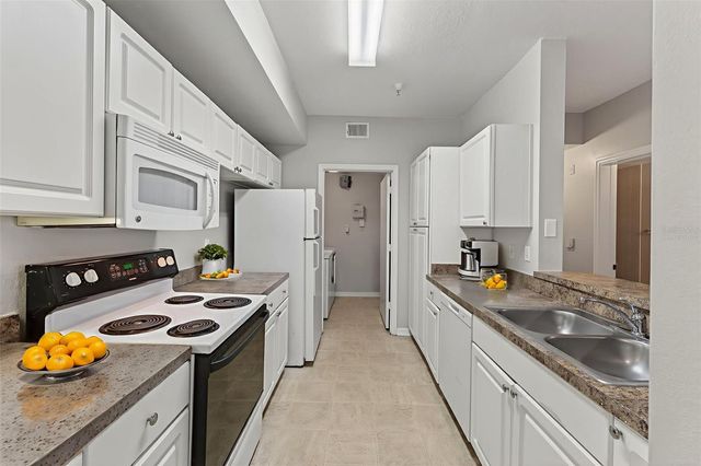 5572 METROWEST BOULEVARD 304, Orlando, FL 32811