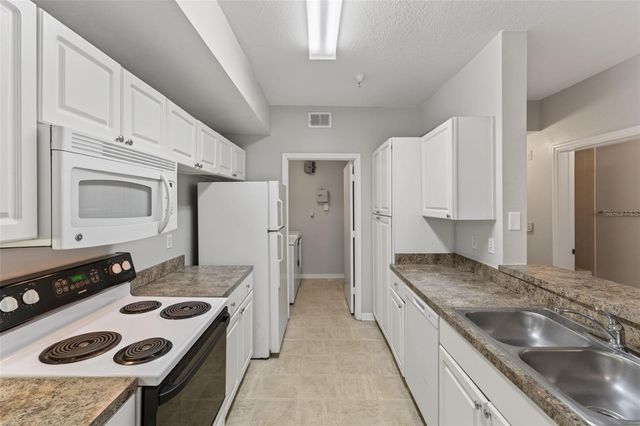 5572 METROWEST BOULEVARD 304, Orlando, FL 32811