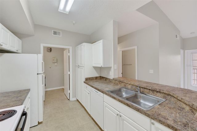 5572 METROWEST BOULEVARD 304, Orlando, FL 32811