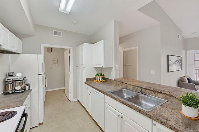 5572 METROWEST BOULEVARD 304, Orlando, FL 32811