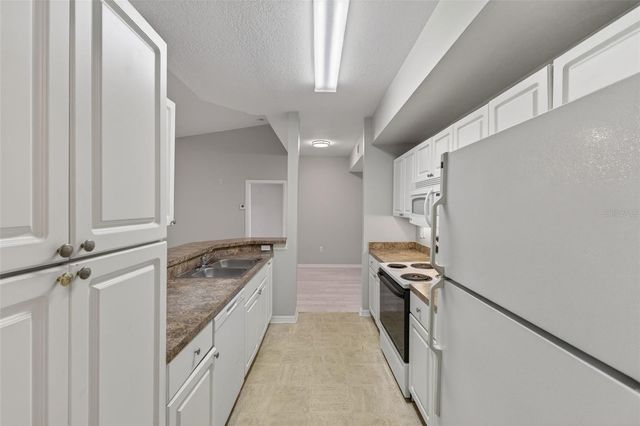 5572 METROWEST BOULEVARD 304, Orlando, FL 32811