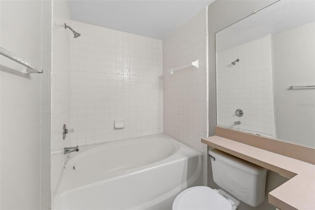 5572 METROWEST BOULEVARD 304, Orlando, FL 32811