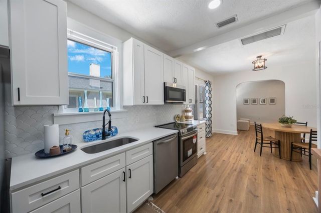 1110 36TH AVENUE N, St Petersburg, FL 33704