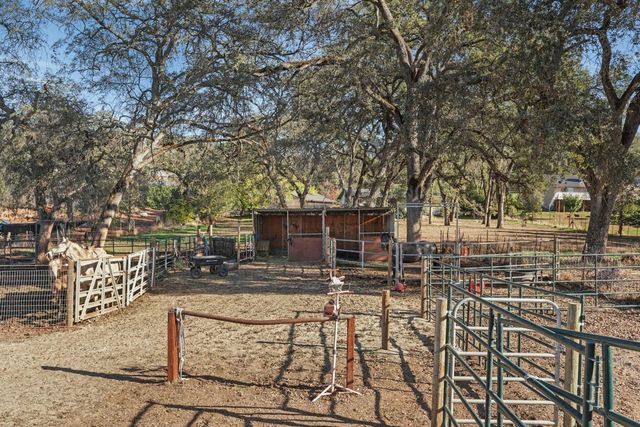 7505 Baldwin St, Valley Springs, CA 95252