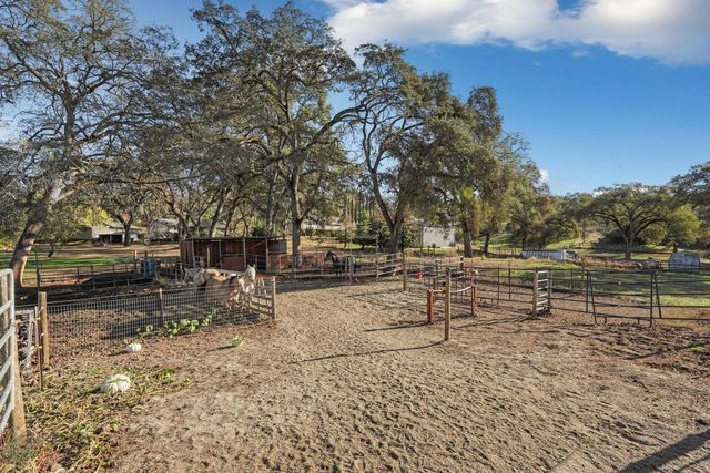 7505 Baldwin St, Valley Springs, CA 95252