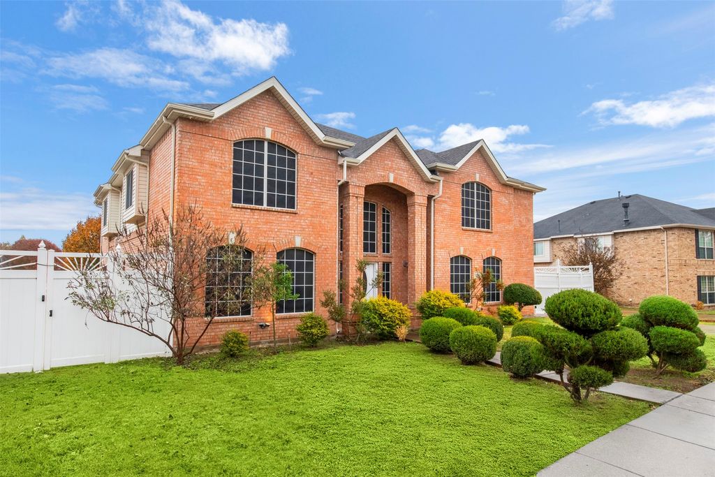 808 Sabona Drive, Desoto, TX 75115