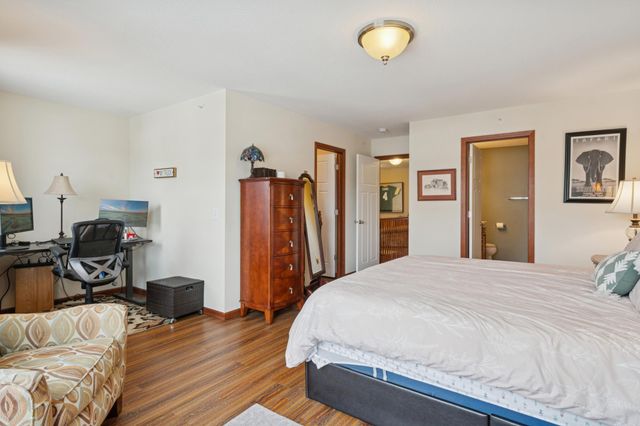 9514 Roosevelt Drive, Chanhassen, MN 55317