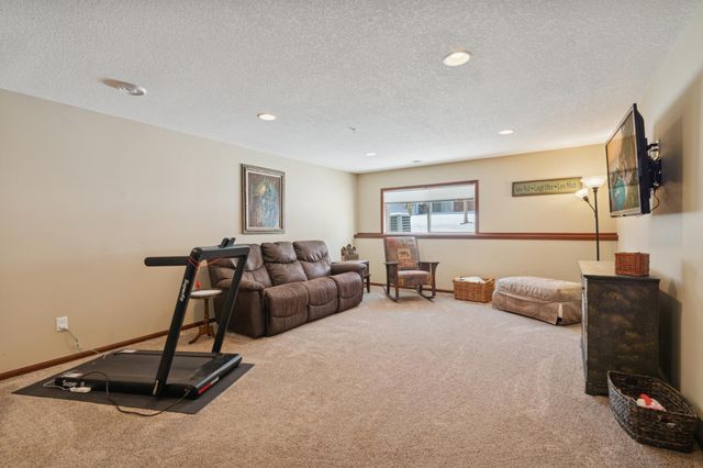 9514 Roosevelt Drive, Chanhassen, MN 55317