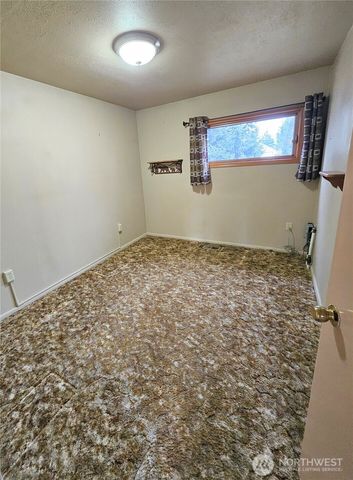 319 Oak Street, Omak, WA 98841