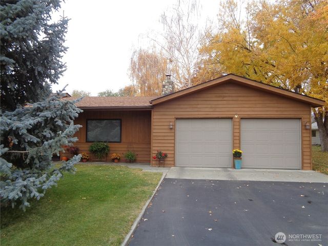 319 Oak Street, Omak, WA 98841