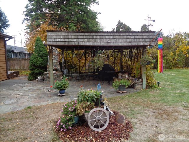 319 Oak Street, Omak, WA 98841