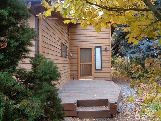 319 Oak Street, Omak, WA 98841