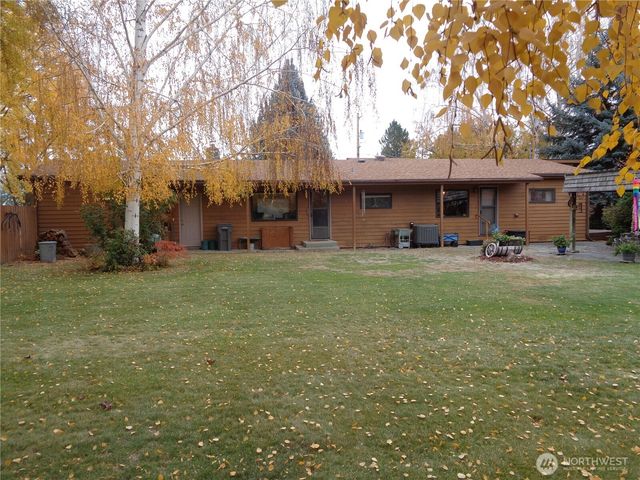 319 Oak Street, Omak, WA 98841