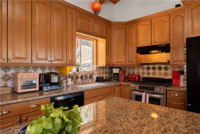 39563 Raccoon Drive, Fawnskin, CA 92333