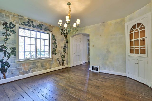 55 Forest Avenue, Wyoming, OH 45215