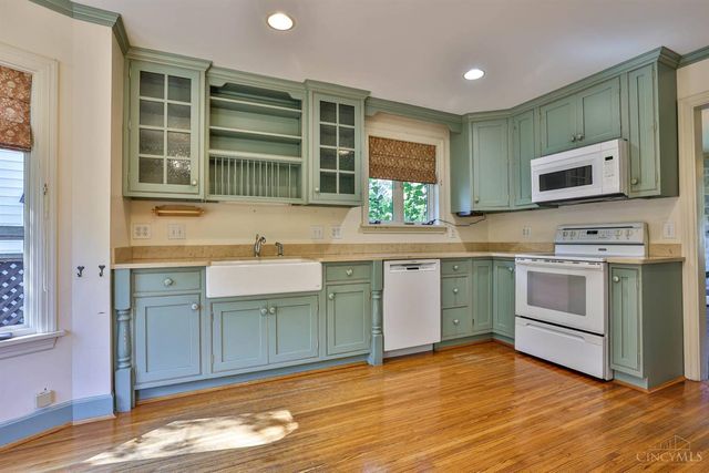 55 Forest Avenue, Wyoming, OH 45215