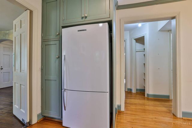 55 Forest Avenue, Wyoming, OH 45215