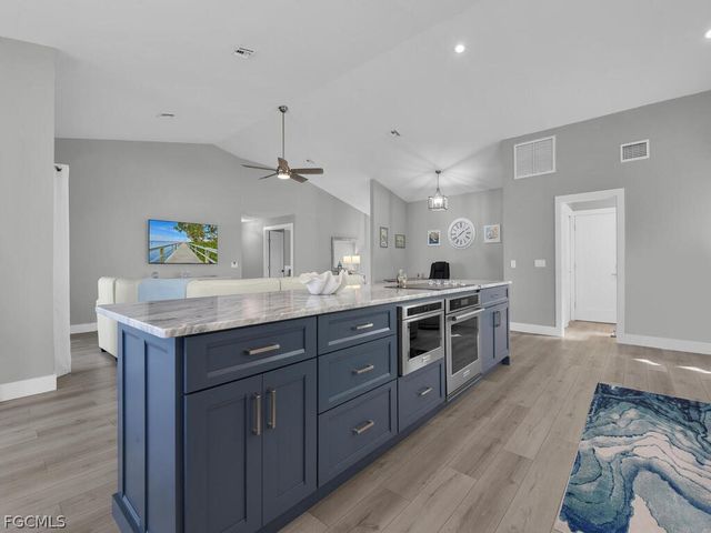 5747 SW 9th CT, Cape Coral, FL 33914