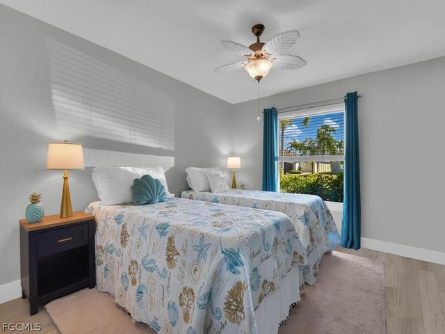 5747 SW 9th CT, Cape Coral, FL 33914