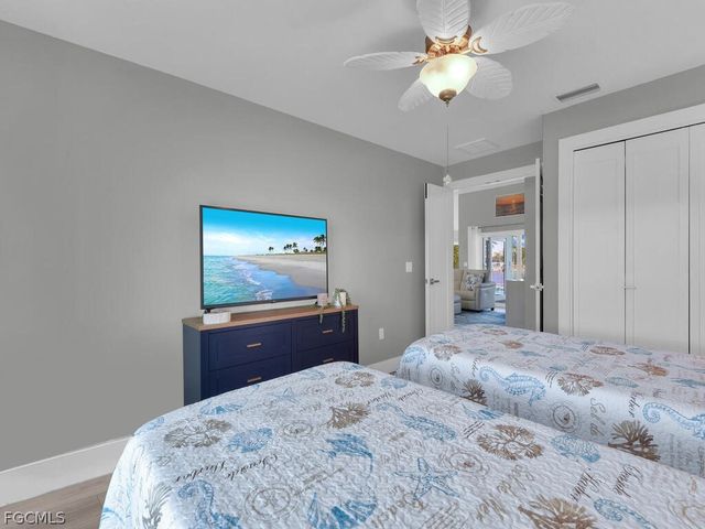 5747 SW 9th CT, Cape Coral, FL 33914