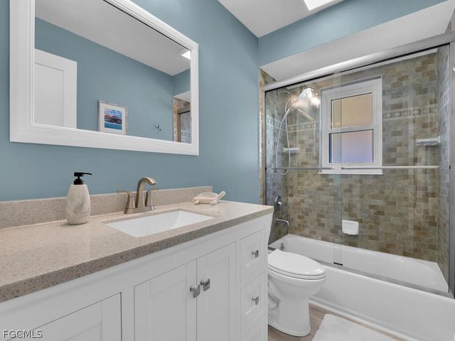 5747 SW 9th CT, Cape Coral, FL 33914