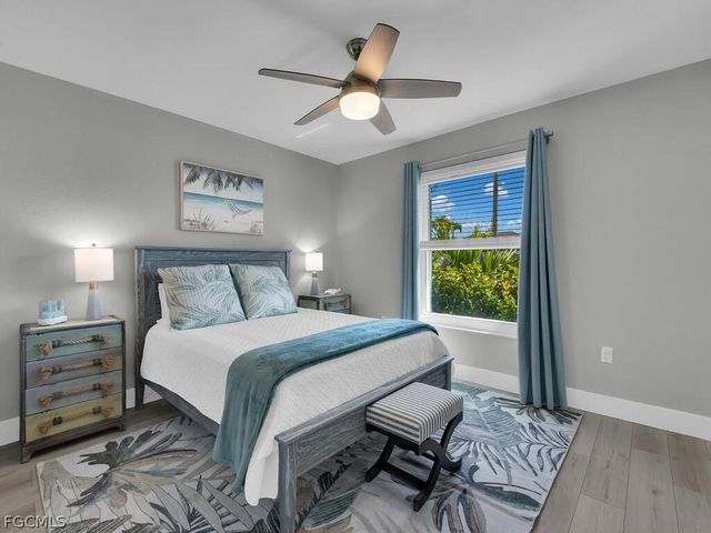 5747 SW 9th CT, Cape Coral, FL 33914