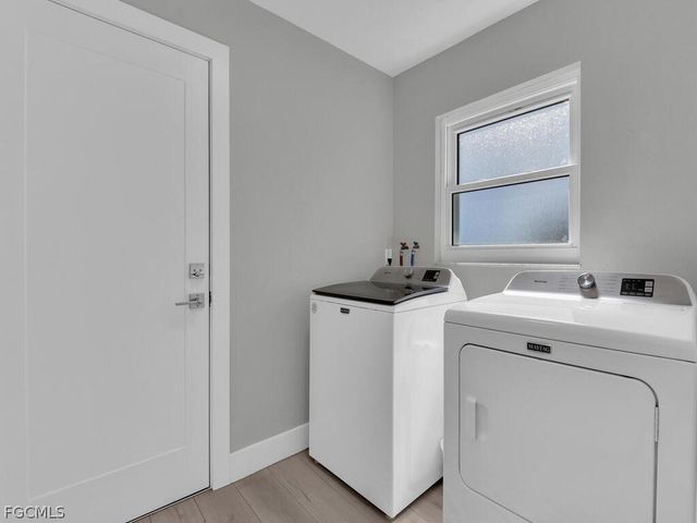 5747 SW 9th CT, Cape Coral, FL 33914