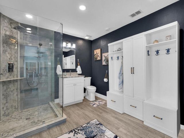 5747 SW 9th CT, Cape Coral, FL 33914