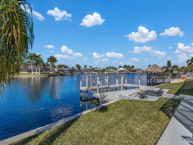 5747 SW 9th CT, Cape Coral, FL 33914