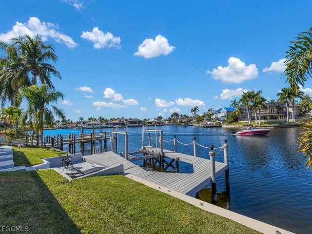 5747 SW 9th CT, Cape Coral, FL 33914