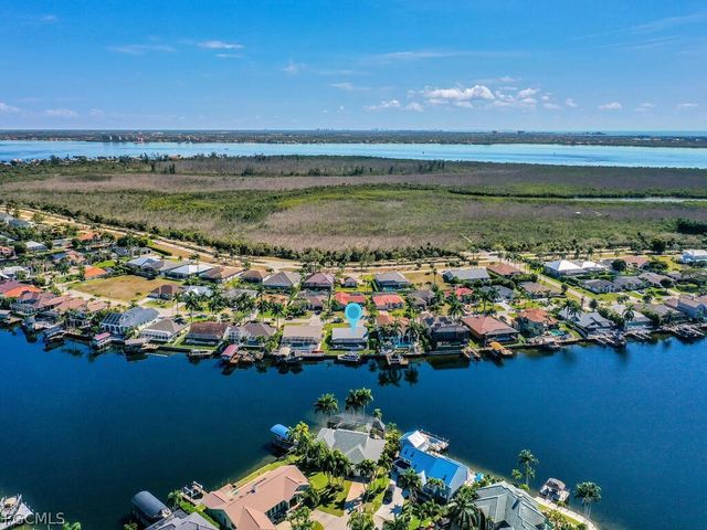 5747 SW 9th CT, Cape Coral, FL 33914