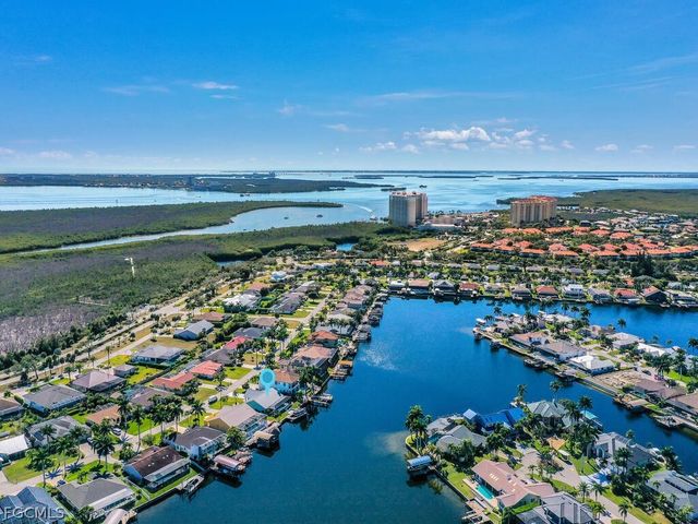 5747 SW 9th CT, Cape Coral, FL 33914