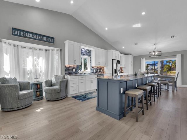 5747 SW 9th CT, Cape Coral, FL 33914