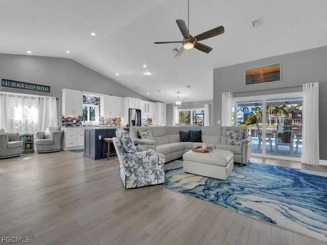 5747 SW 9th CT, Cape Coral, FL 33914