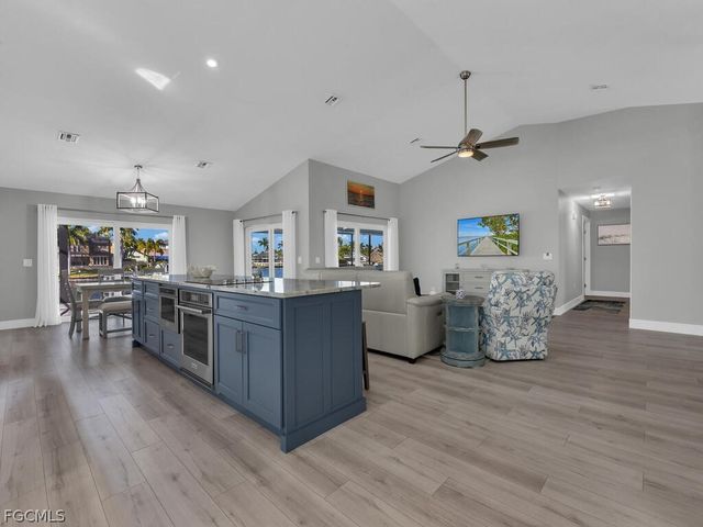 5747 SW 9th CT, Cape Coral, FL 33914