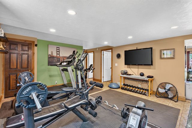 10703 S DIMPLE DELL DR, Sandy, UT 84092