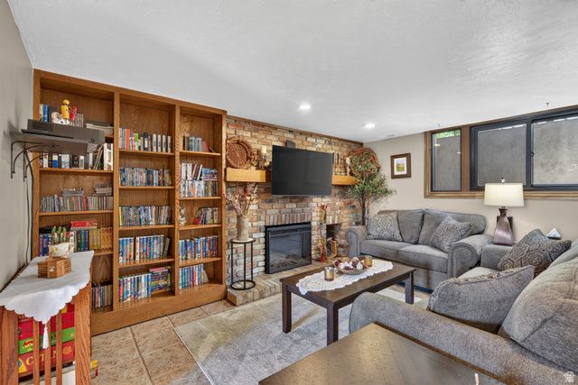 10703 S DIMPLE DELL DR, Sandy, UT 84092