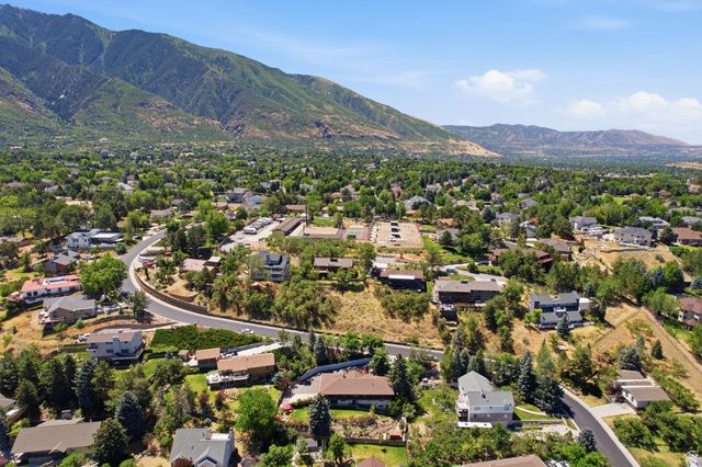 10703 S DIMPLE DELL DR, Sandy, UT 84092