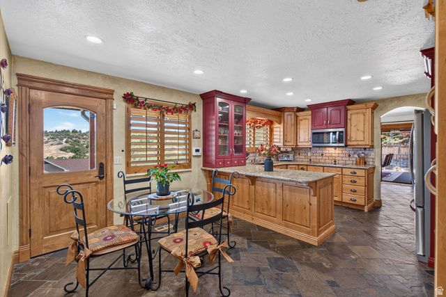 10703 S DIMPLE DELL DR, Sandy, UT 84092