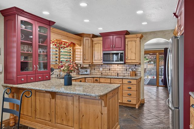 10703 S DIMPLE DELL DR, Sandy, UT 84092