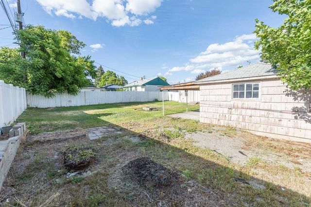 5715 N A St, Spokane, WA 99205