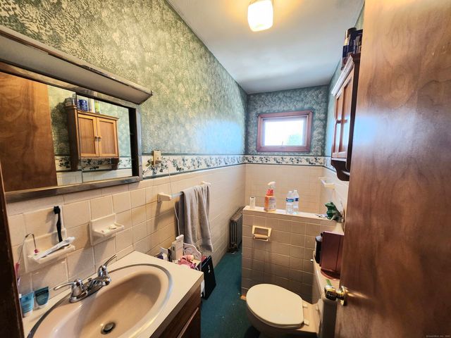 8 Park Avenue, Enfield, CT 06082